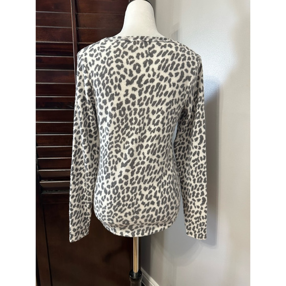 Socialite Womens Pullover Fuzzy Sweater White Leopard Print Long Sleeve S New - Picture 4 of 8